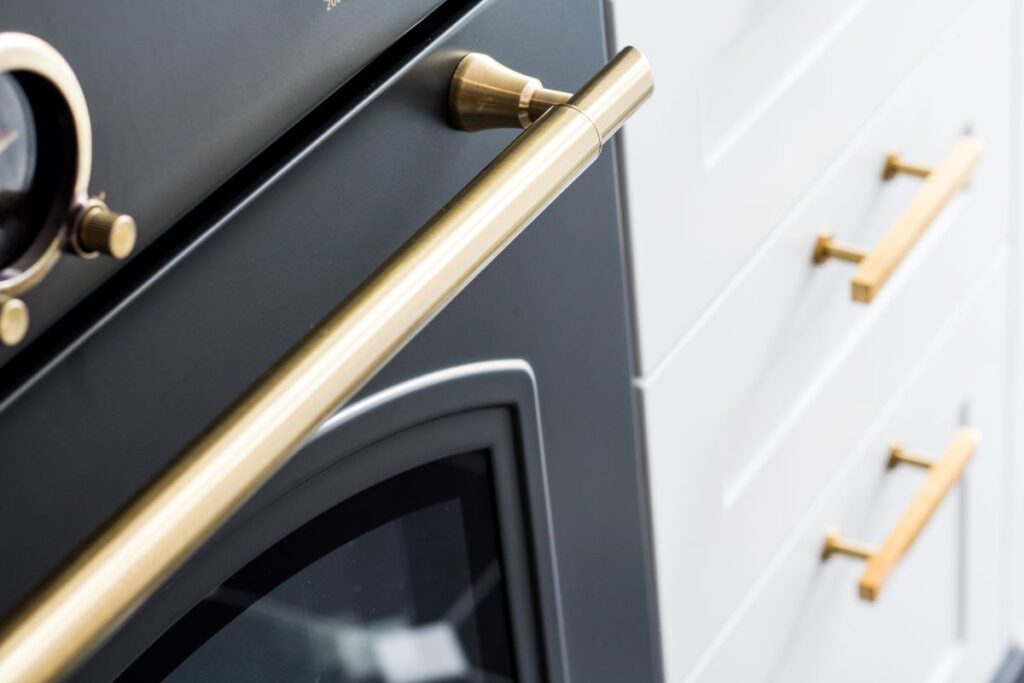 cabinet refacing cost per door
