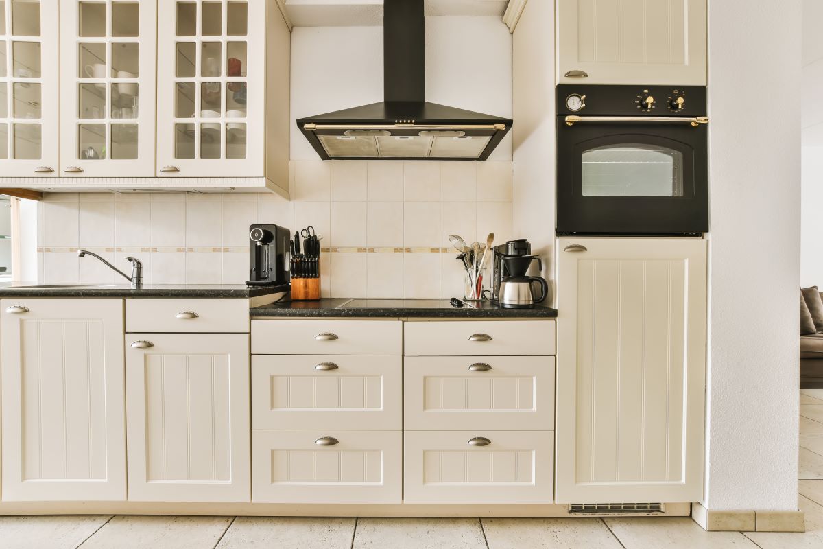 cost to paint kitchen cabinets usa