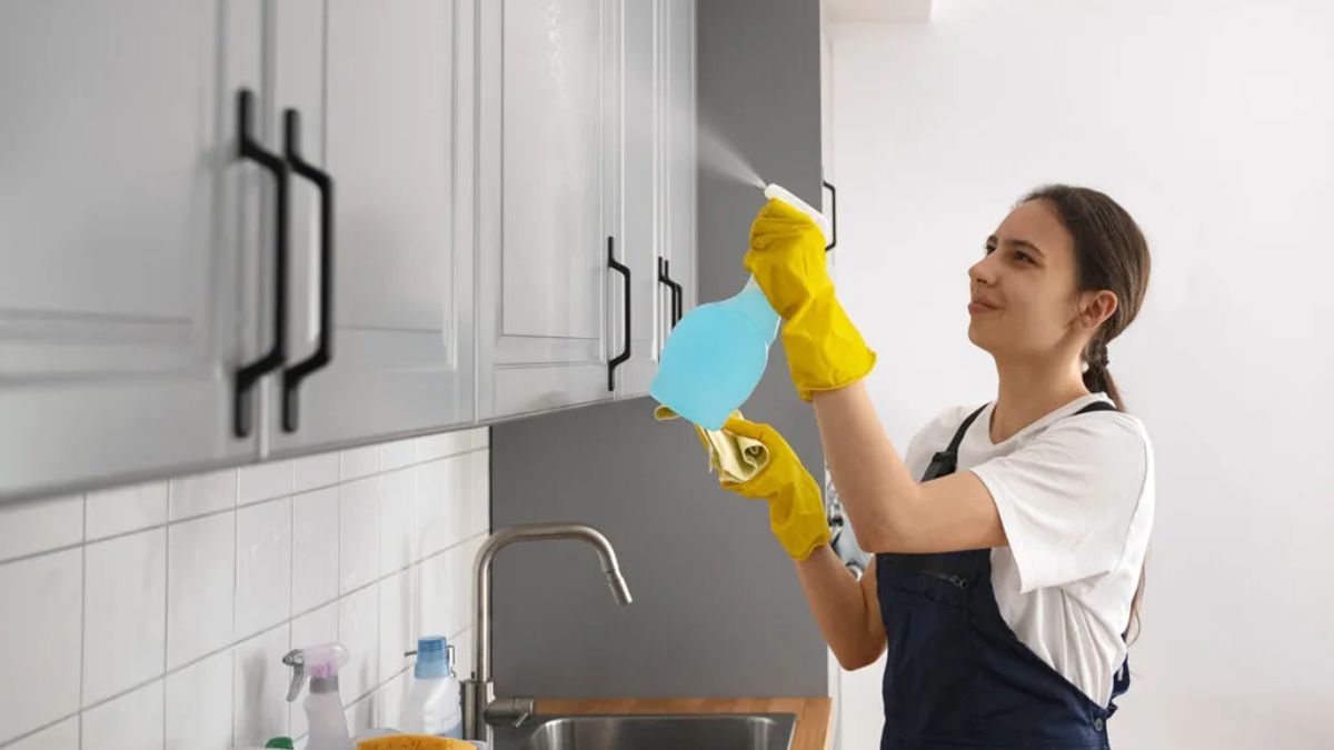 how to clean kitchen cabinets