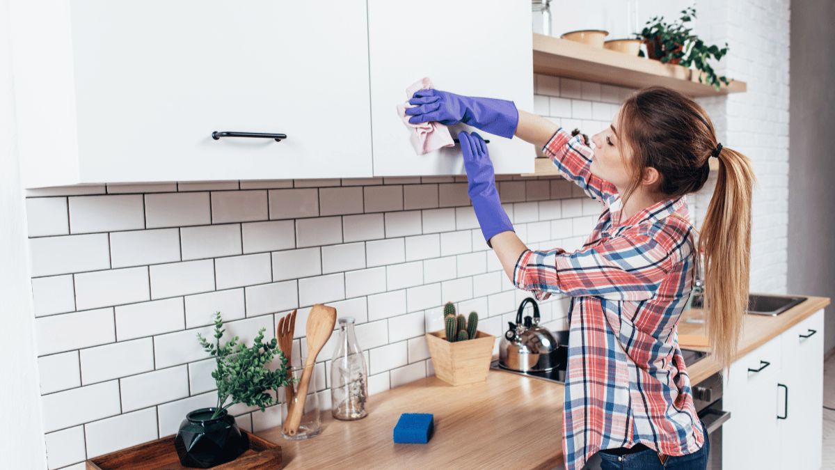 kitchen cabinet cleaning solutions