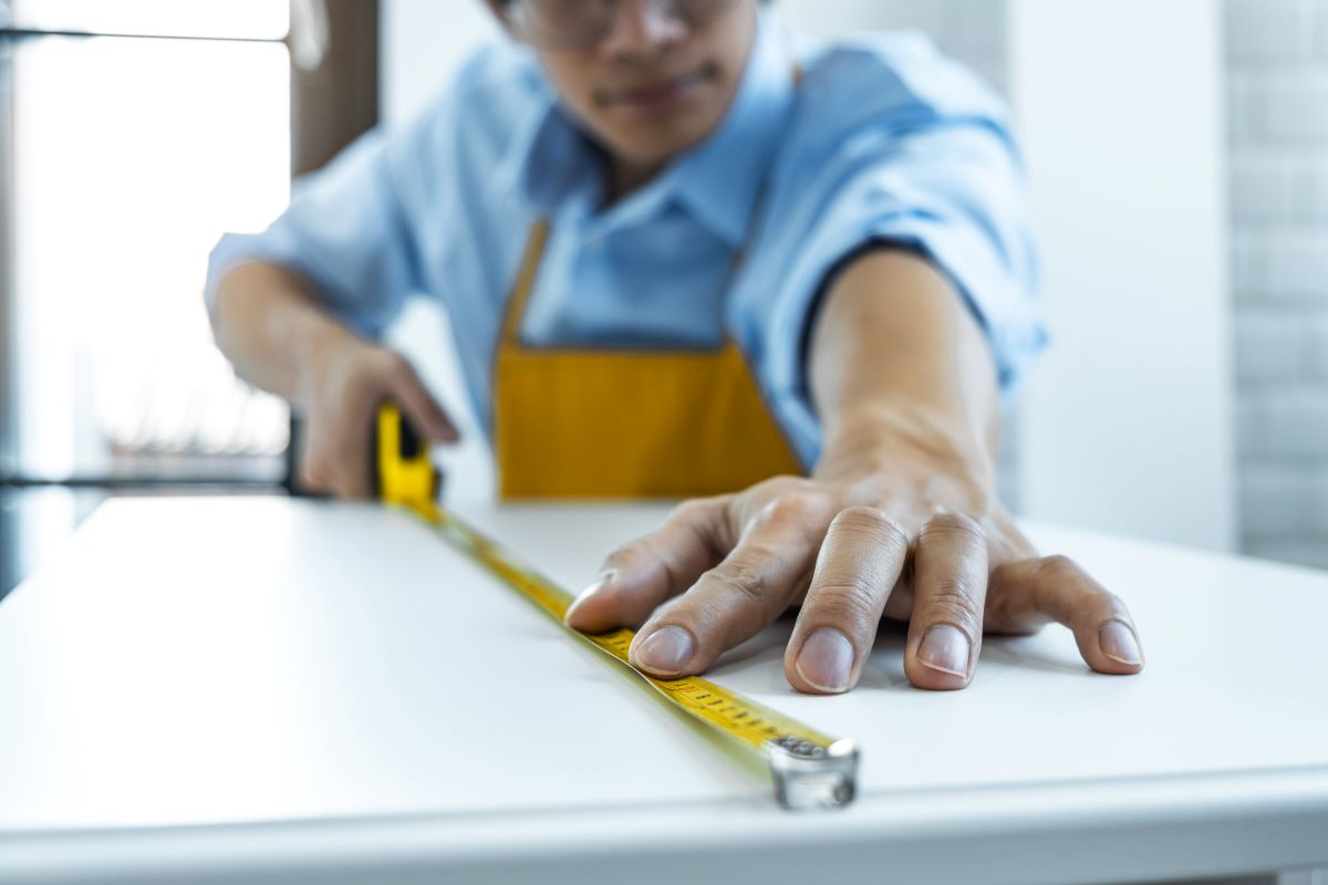 standard kitchen counter depth cm