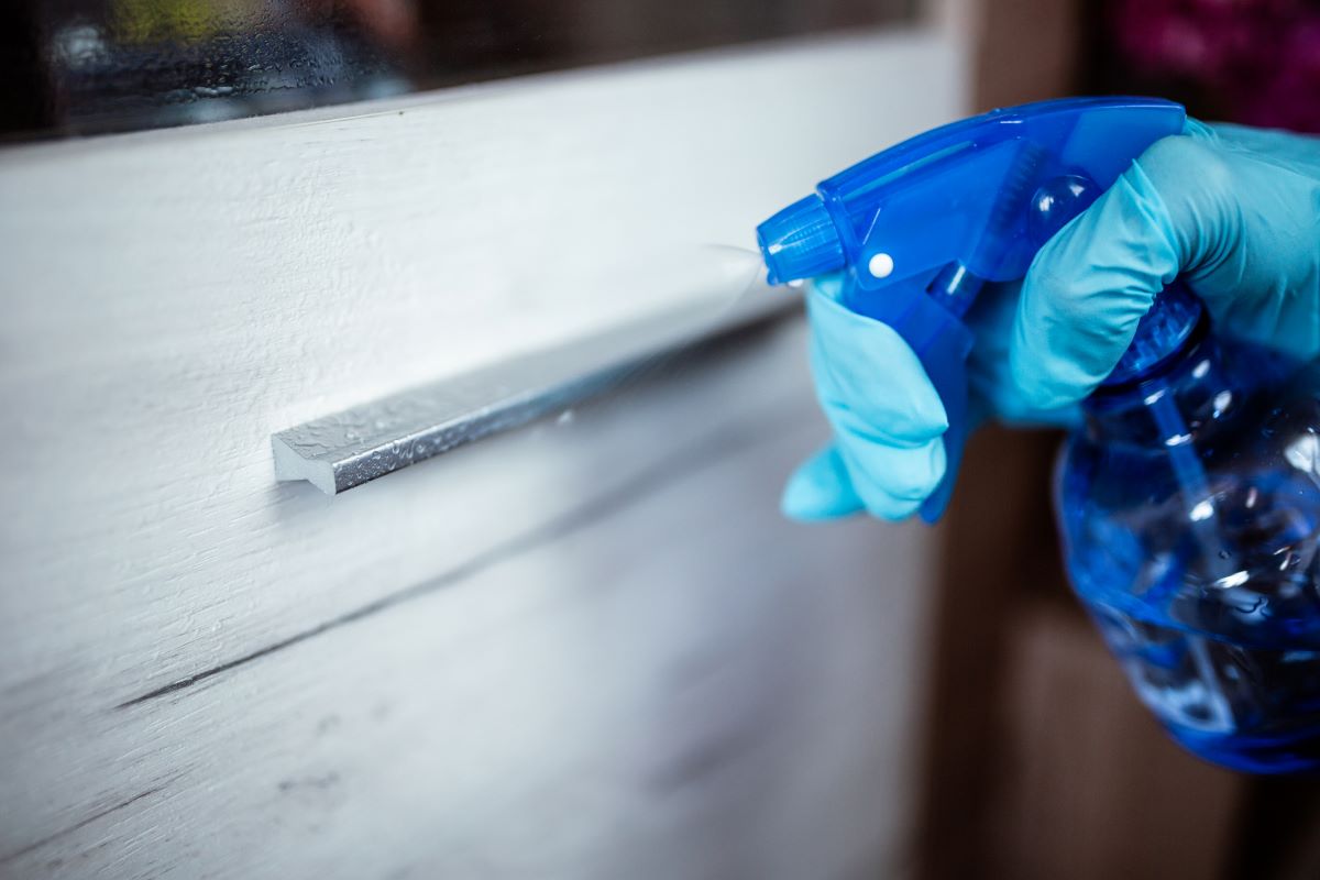 5 Benefits of Using a Quality Cabinet Cleaner and Restorer 4 how to clean wood cabinets