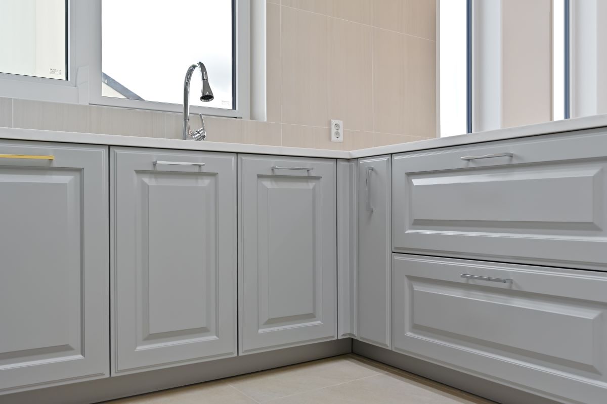 Kitchen Cabinet Painters In My Area For A Fresh New Look 5 How much does it cost to have kitchen cupboards repainted?
