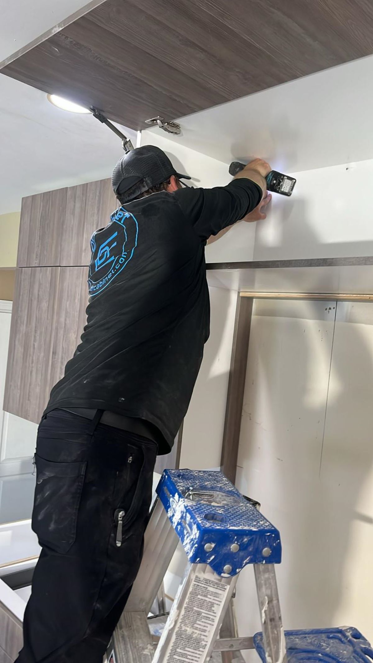 The Ultimate Guide to Refinishing Built Ins for a Fresh Look 4 How long does refinishing built in cabinets last?