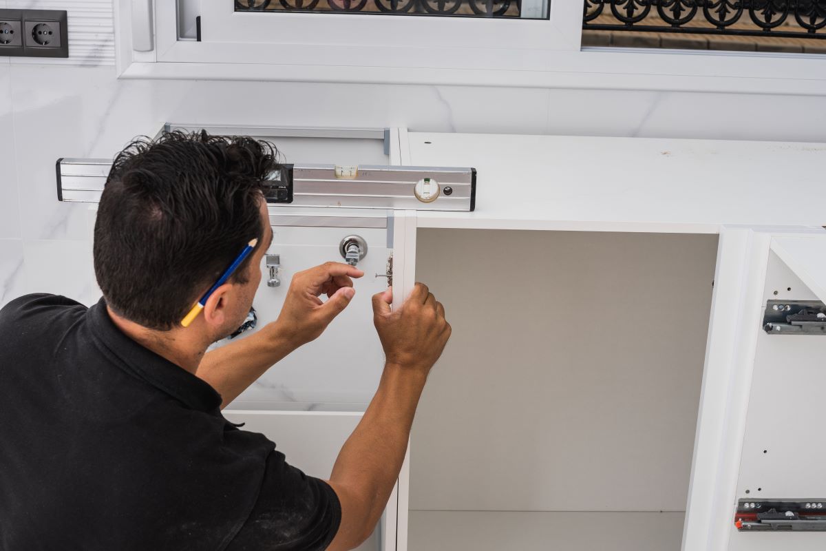 Cabinet Hardware Installers: A Complete Guide for Homeowners 2 How much does it cost to install cabinet hardware in the USA?