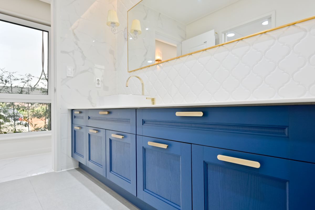 12 Reasons To Hire Professional Painters Kitchen Cabinets 5 How much do professional painters charge for kitchen cabinets?