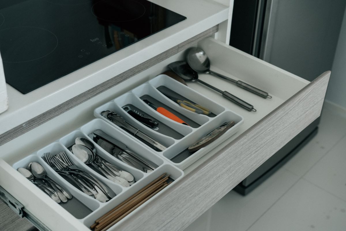 How to Fix Kitchen Drawer Track for Smooth Operation 1 How to Fix Kitchen Drawer Track