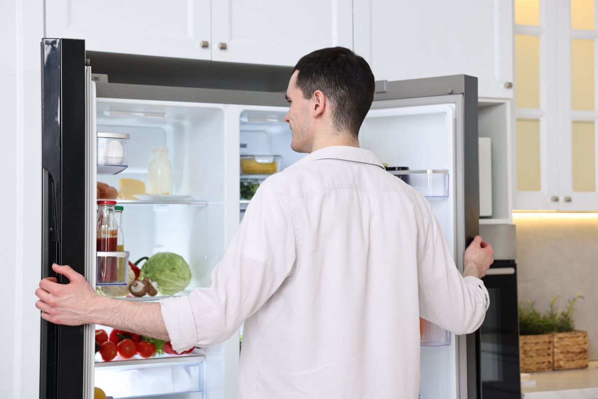 Exploring Art of Fridgescaping: Tips for a Stylish Fridge Makeover 2 Fridgescaping ideas with organized modern refrigerator shelves