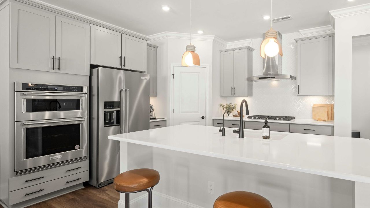Elevate Home with Modern Kitchen Units: Style and Functionality 3 simple modern kitchen design