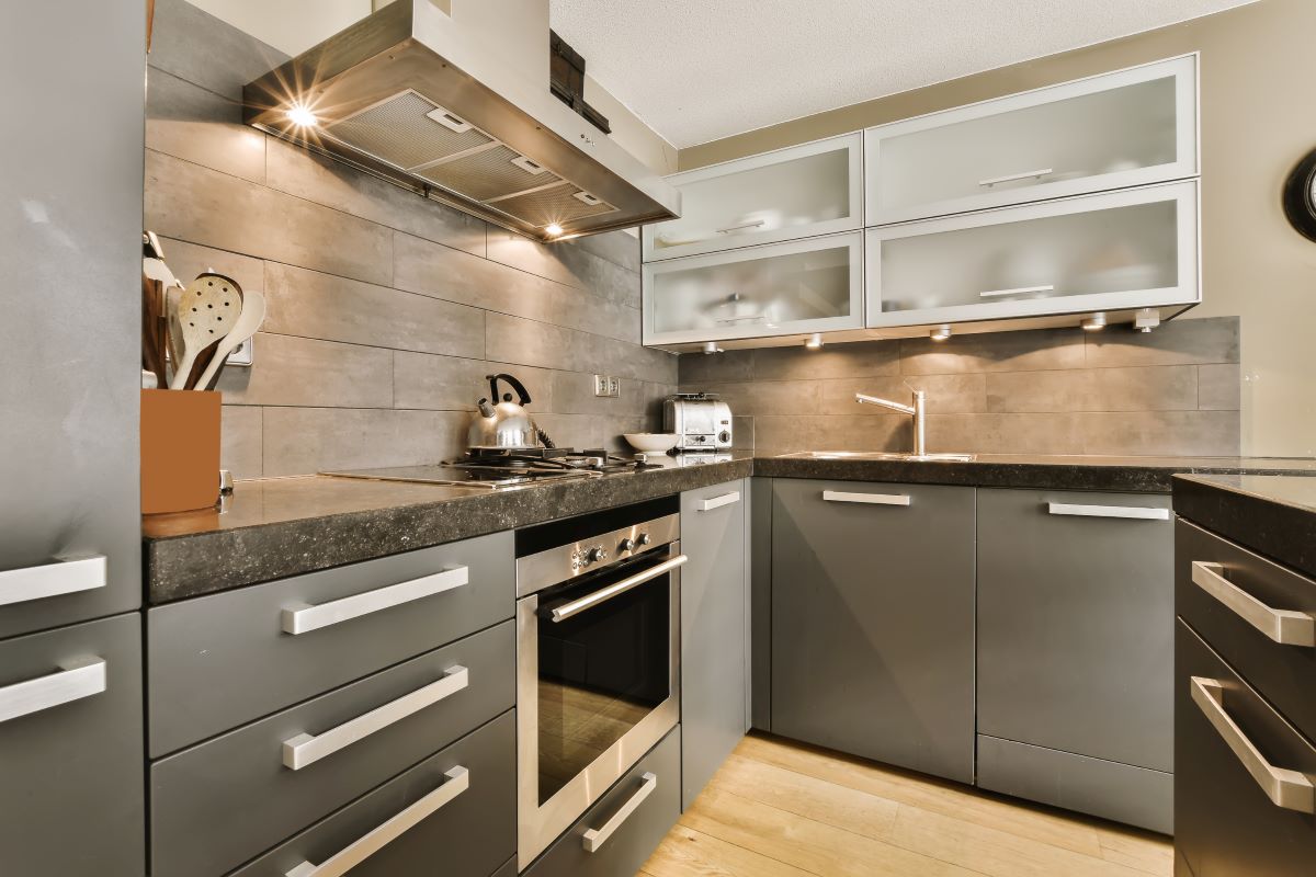 Top NY Kitchen Cabinets: Revamp Space with Style and Function 2 Luxury NY kitchen cabinets with white shaker design