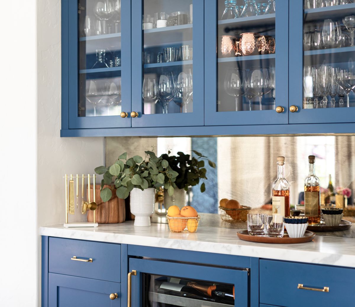 Top NY Kitchen Cabinets: Revamp Space with Style and Function 4 Luxury NY kitchen cabinets with white shaker design