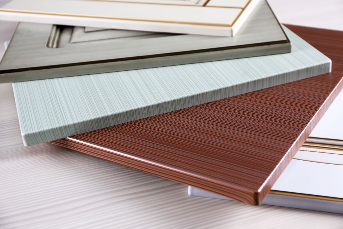 Cabinet Refacing Materials: Which One Is Right for Your Kitchen? 1 cabinet refacing materials