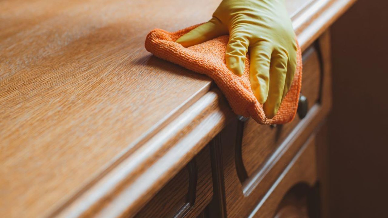 Wood Renew: Bring Your Gray Deck Back to Life in One Afternoon 2 How to use wood ReNew