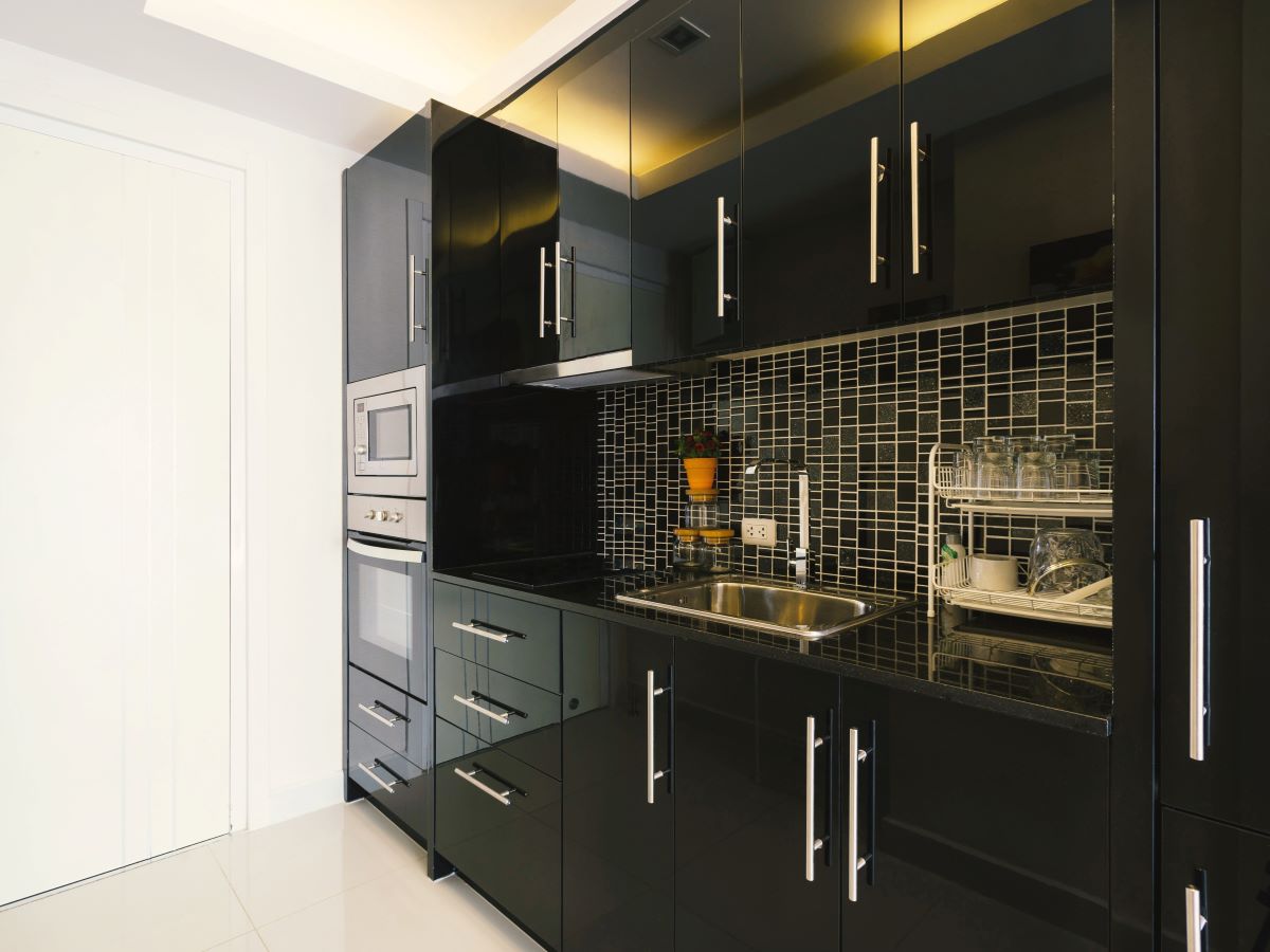 Cabinet Restore: 5 Ways to Save Your Kitchen in a Day 2 How to restore a cabinet