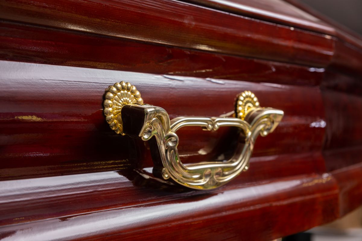 The Best Restoration Furniture Polish: How to Bring Old Wood Back to Life 3 Best restoration furniture polish