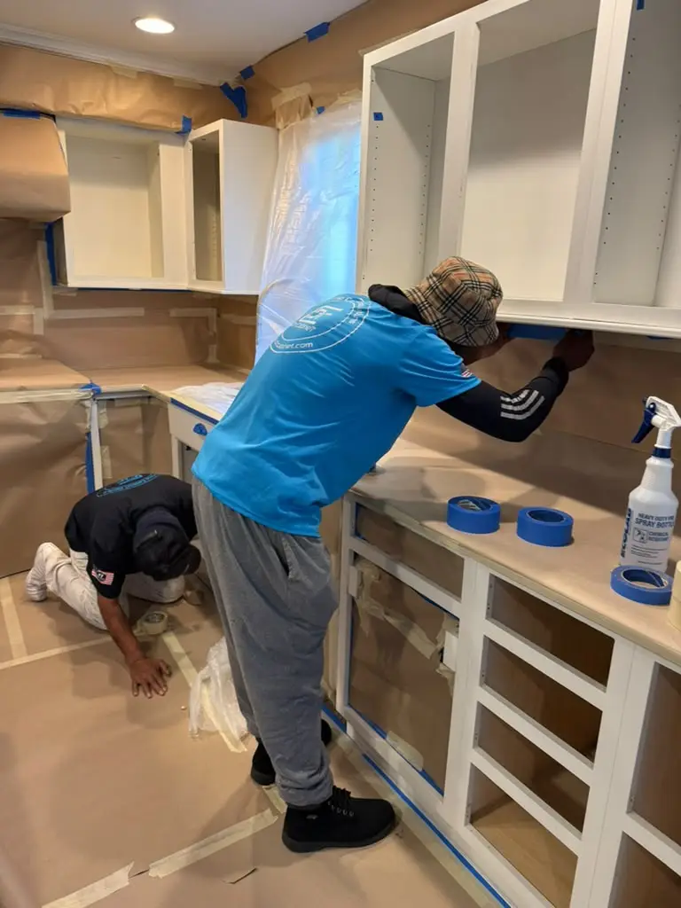 How to Select the Right Cabinet Makers to Remodel Your Home? 3 Cabinet Makers service