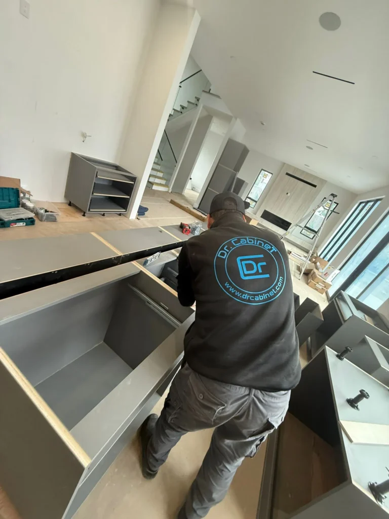 How to Select the Right Cabinet Makers to Remodel Your Home? 2 Best Cabinet Makers service